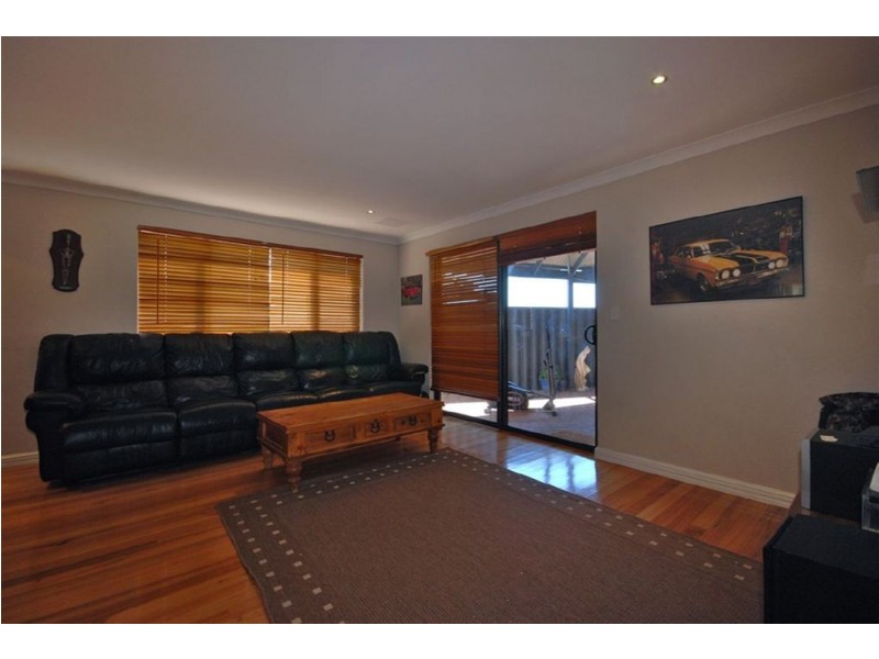 15 Retreat Green, Banksia Grove WA 6031