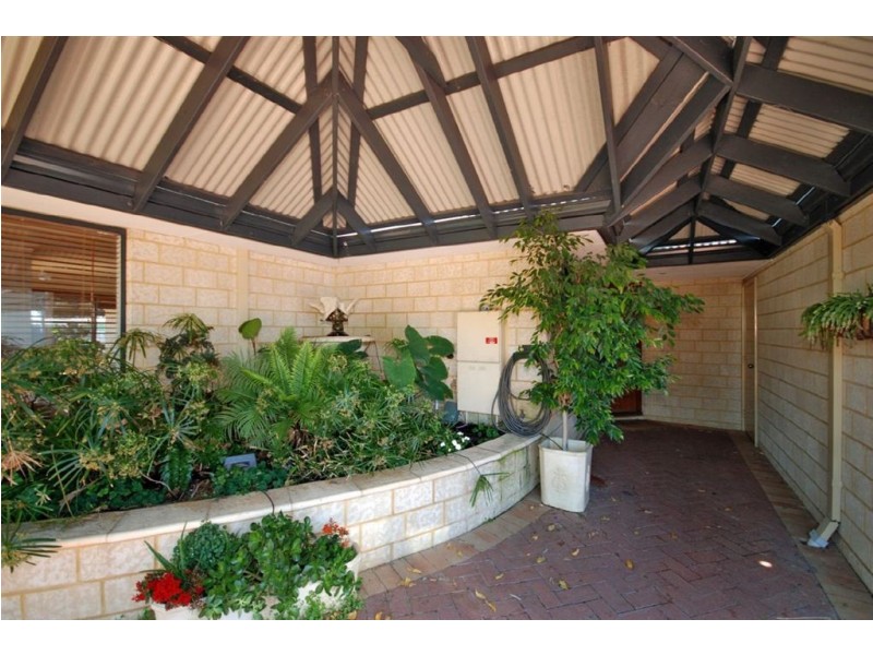 15 Retreat Green, Banksia Grove WA 6031