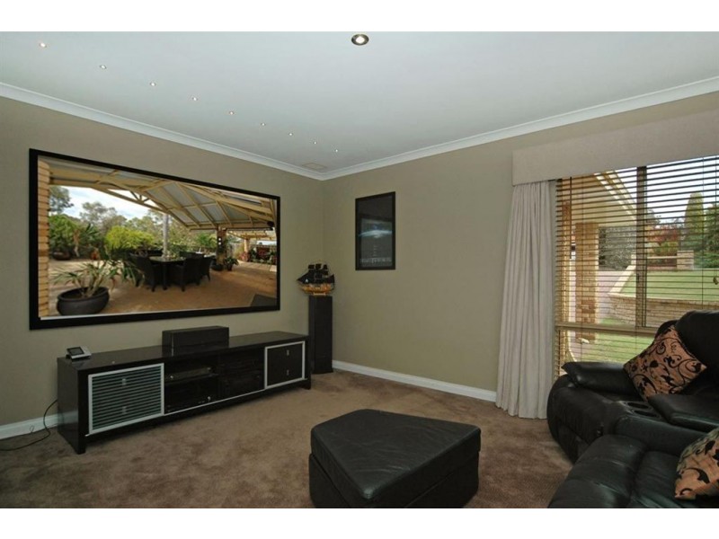 4 Ontario Crescent, Joondalup WA 6027