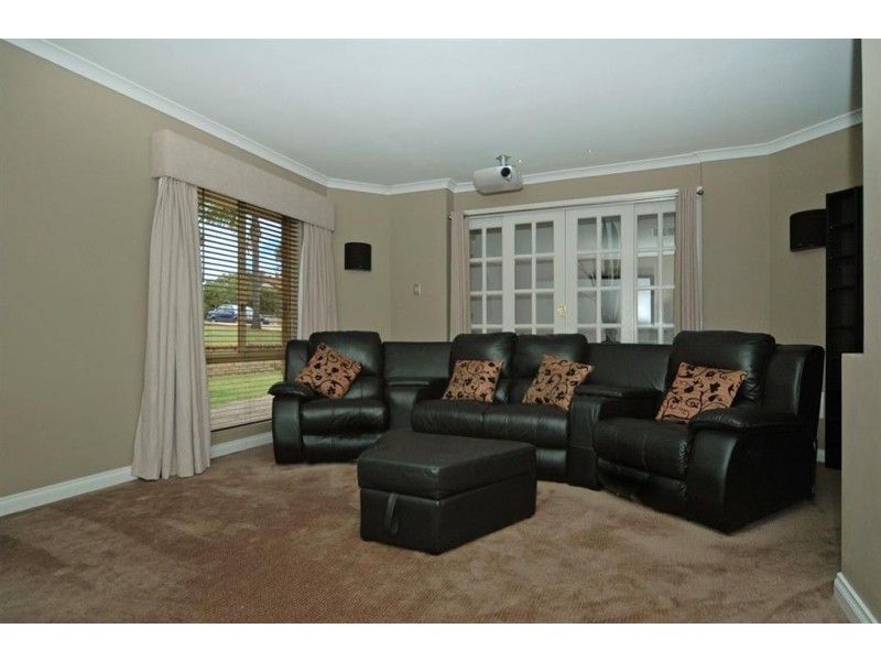 4 Ontario Crescent, Joondalup WA 6027