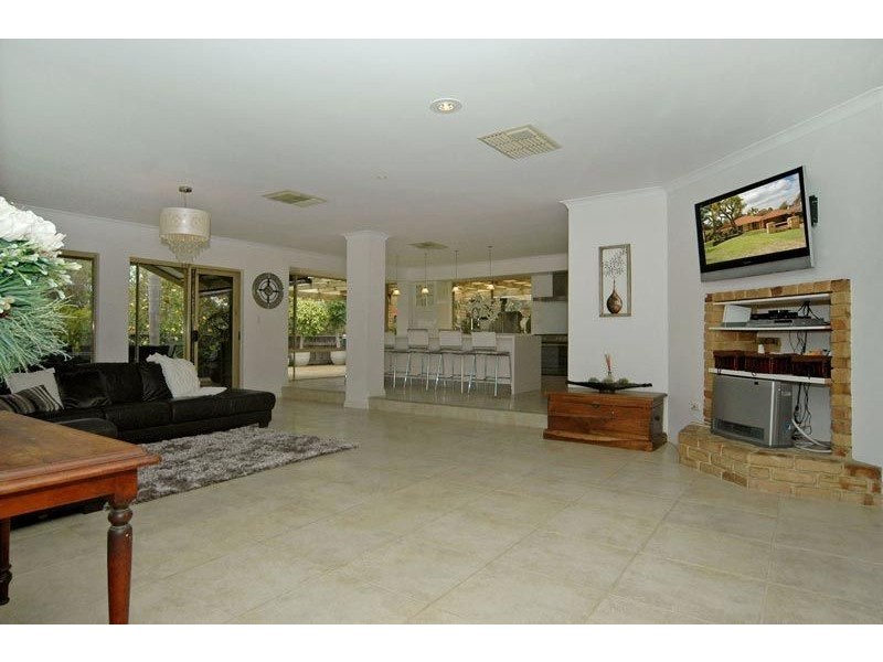 4 Ontario Crescent, Joondalup WA 6027