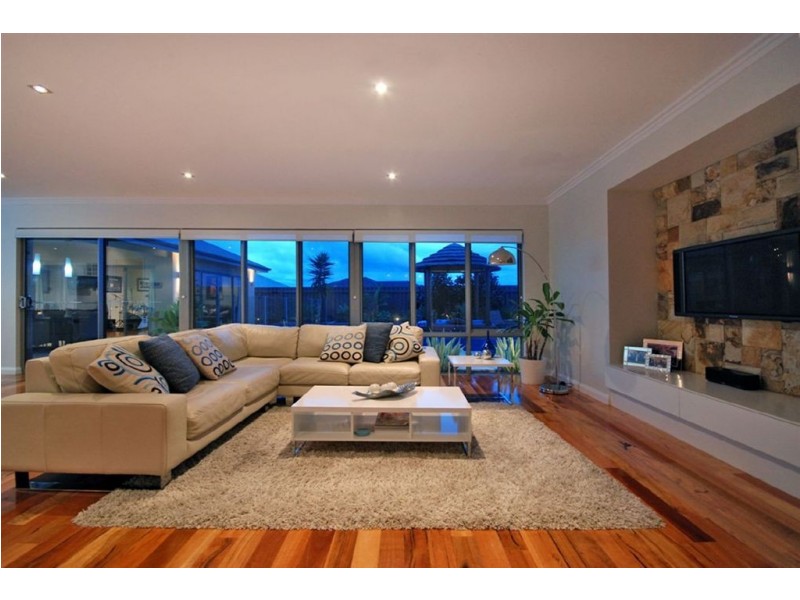 8 Whitewater Lookout, Iluka WA 6028