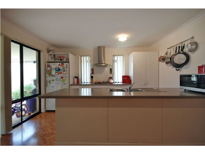 16 Nambi Parkway, Banksia Grove WA 6031