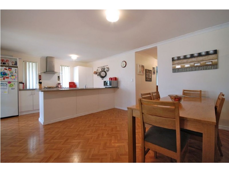 16 Nambi Parkway, Banksia Grove WA 6031