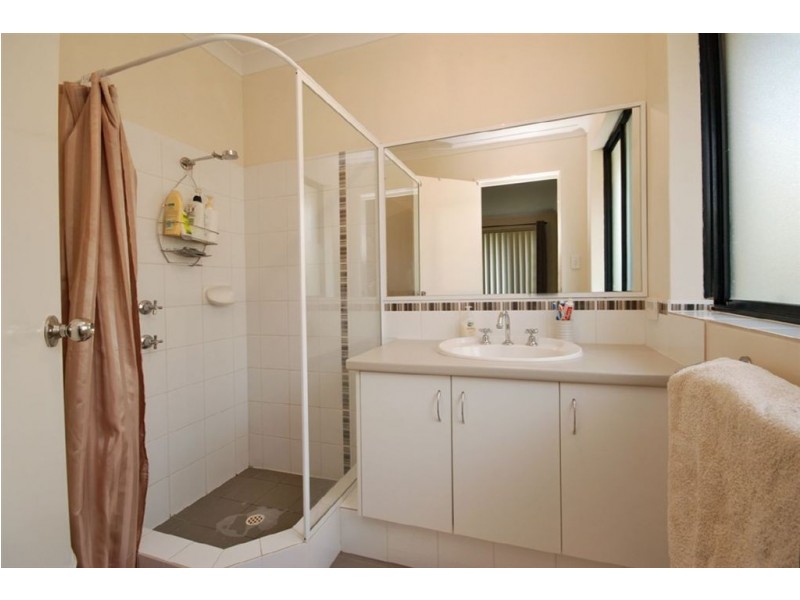 16 Nambi Parkway, Banksia Grove WA 6031
