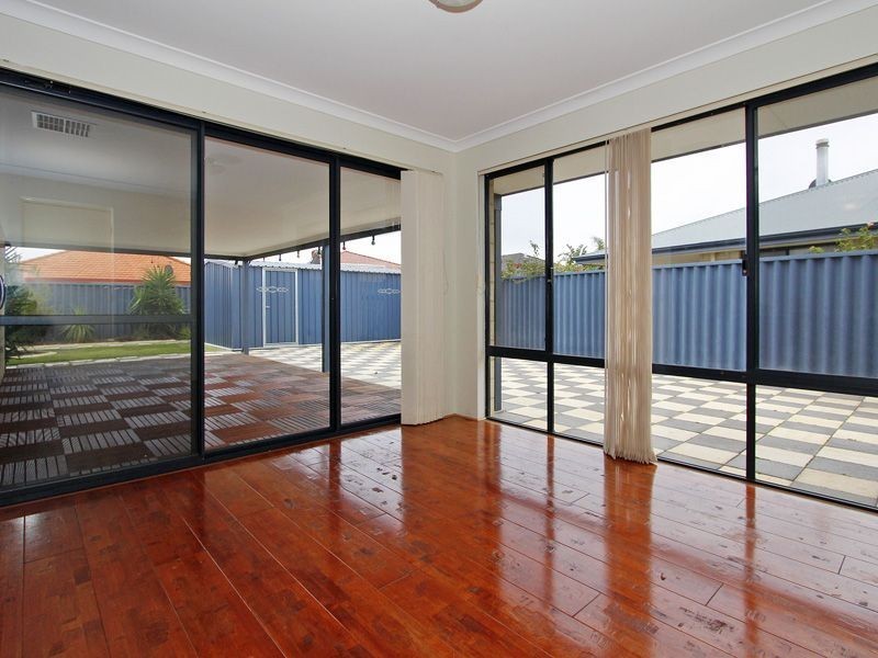 139 St Stephens Crescent, Tapping WA 6065