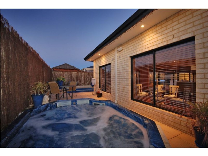 11 Marriot Turn, Currambine WA 6028