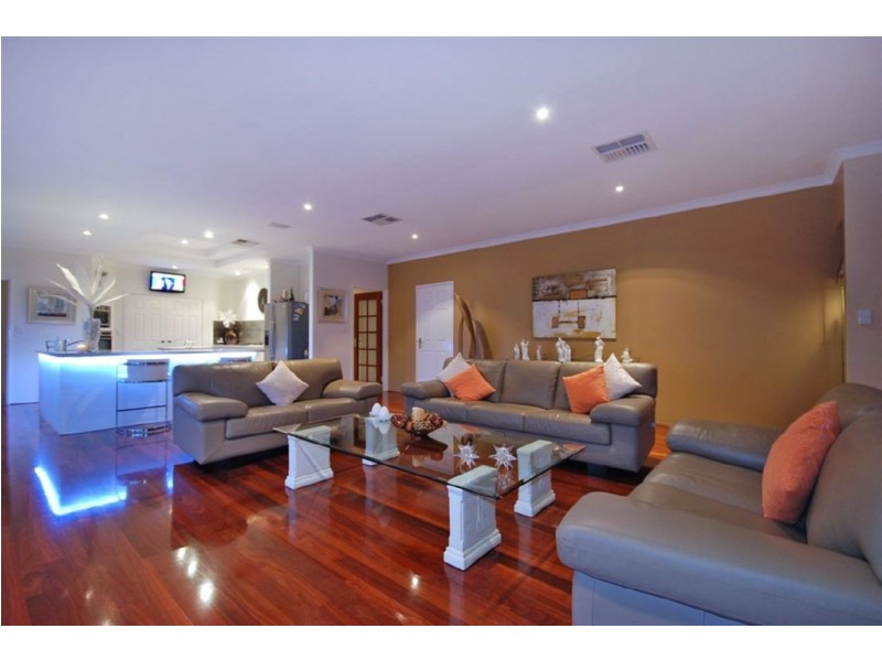 11 Marriot Turn, Currambine WA 6028