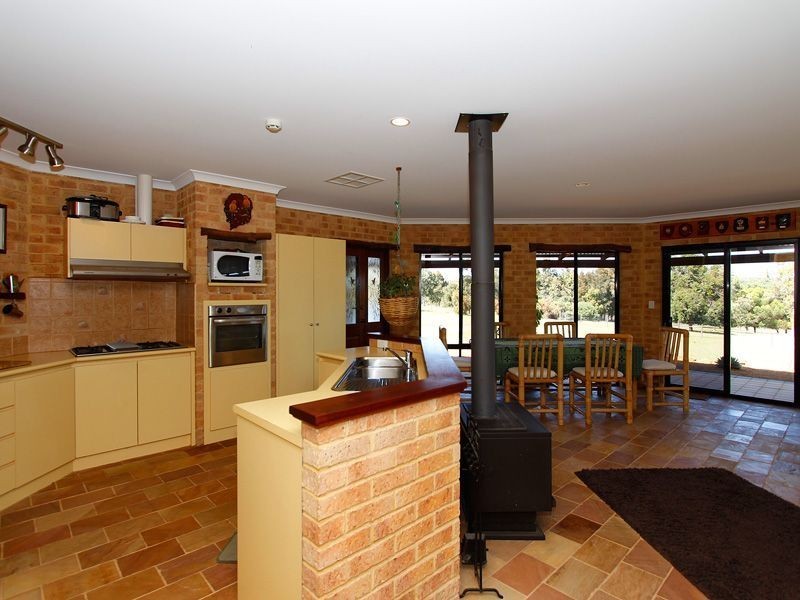 270 Ayrshire Loop, Lower Chittering WA 6084