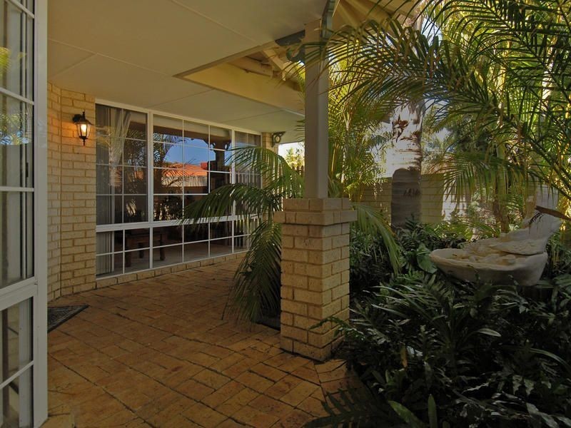 15 Grey-Smith Gardens, Woodvale WA 6026