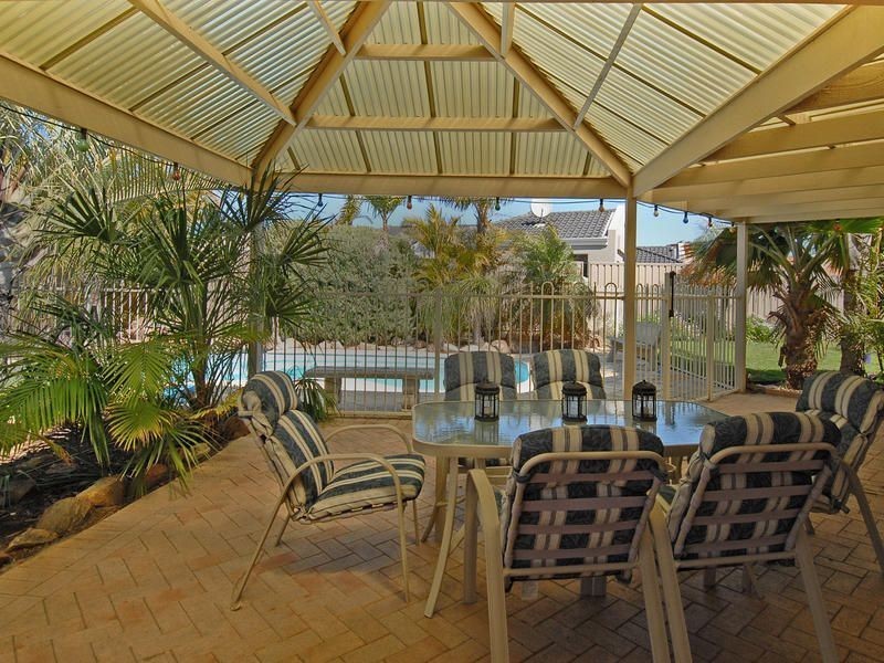 15 Grey-Smith Gardens, Woodvale WA 6026