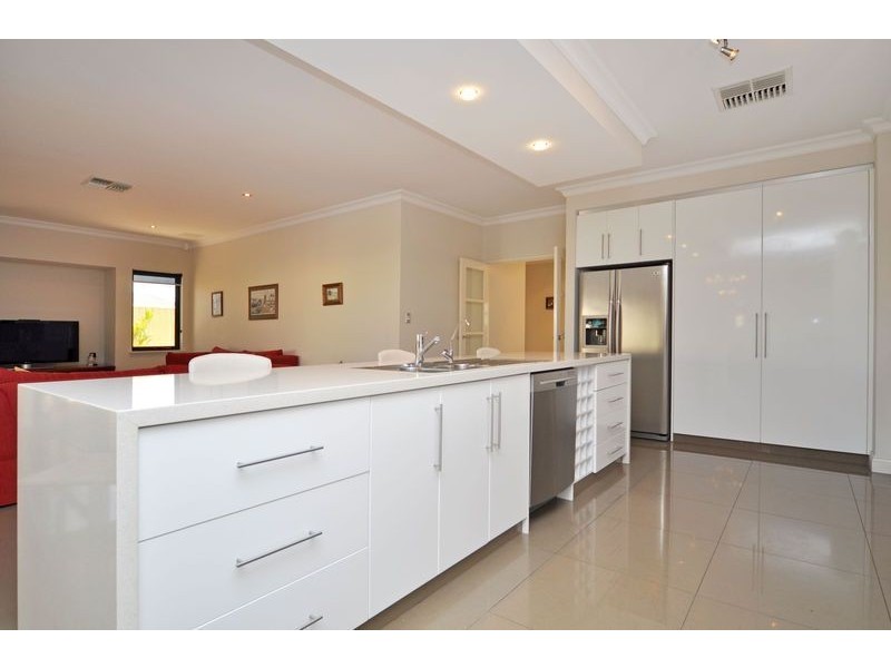 8 Kianga Crescent, Burns Beach WA 6028