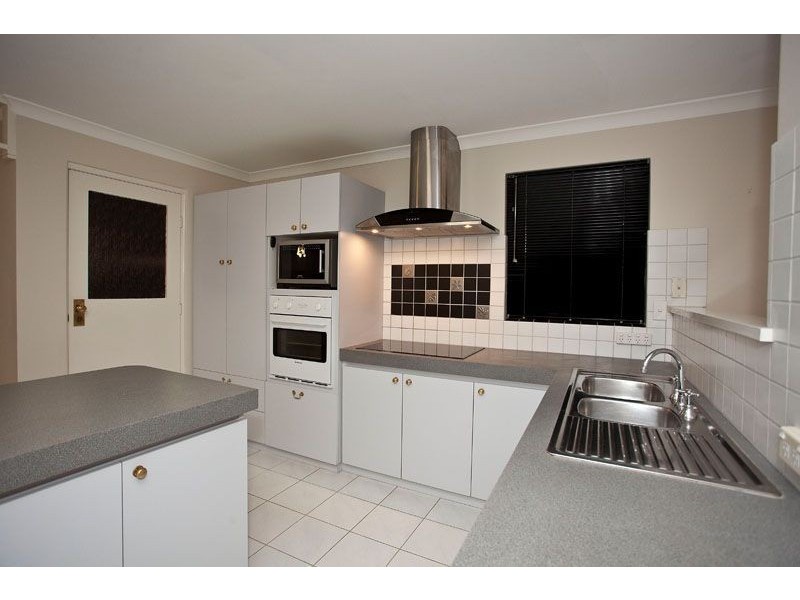 39 Meadowbrook Promenade, Currambine WA 6028