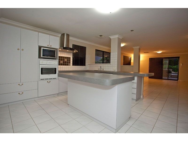 39 Meadowbrook Promenade, Currambine WA 6028