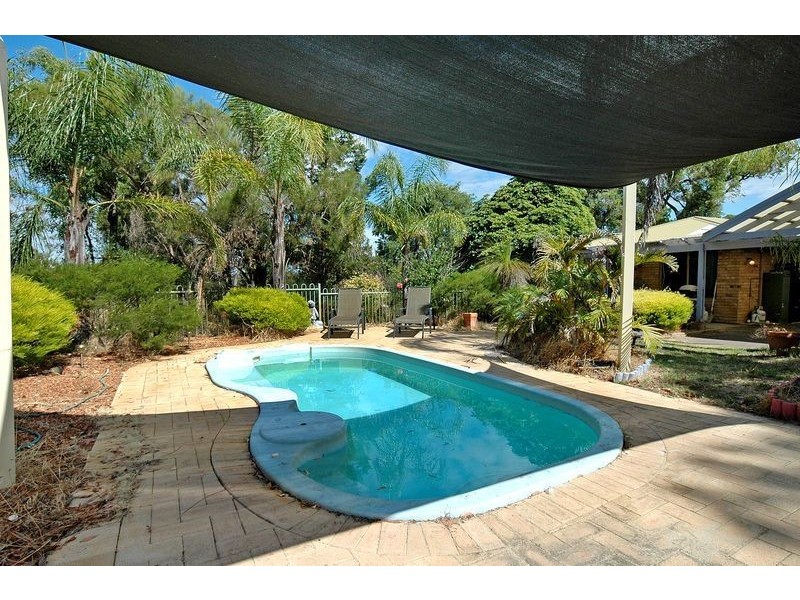 43 Wildflower Crescent, Carramar WA 6031