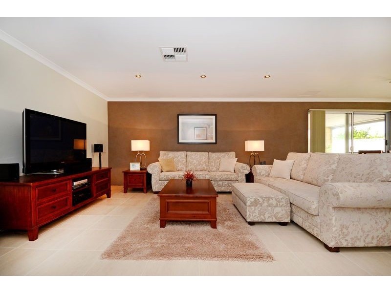 4 Cvitan Bend, Madeley WA 6065