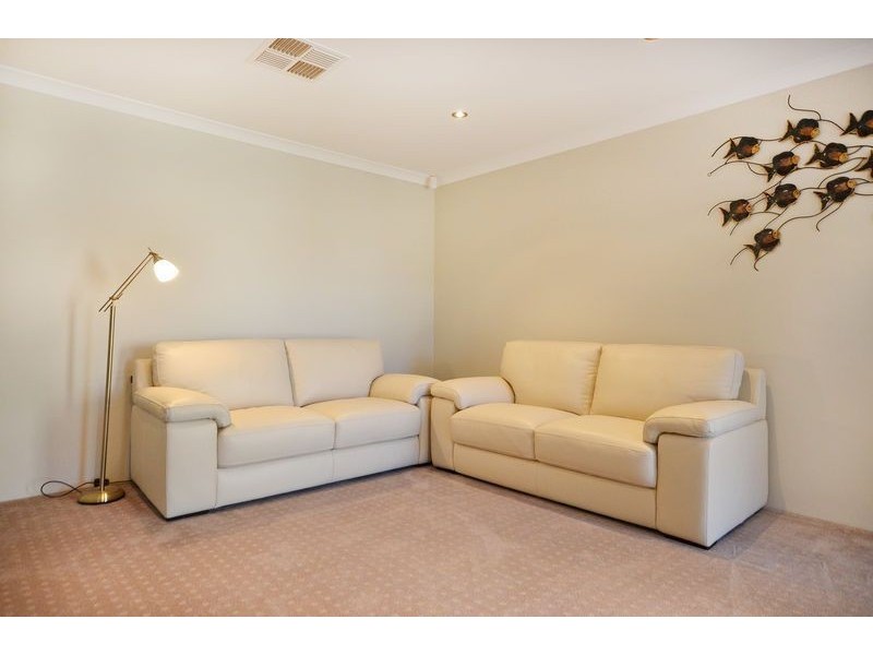 4 Cvitan Bend, Madeley WA 6065