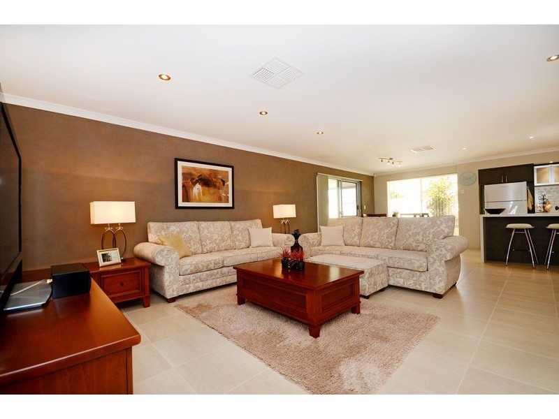 4 Cvitan Bend, Madeley WA 6065