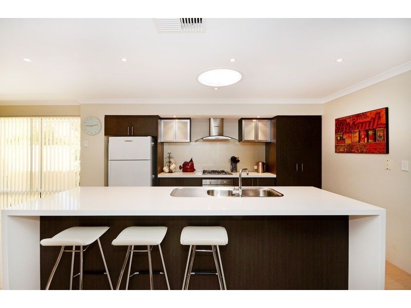 4 Cvitan Bend, Madeley WA 6065