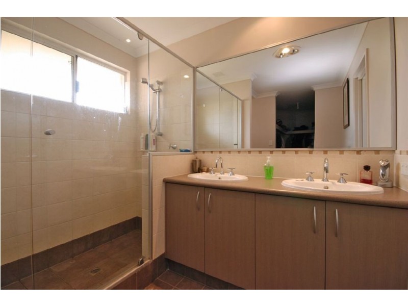 24 Kandalee Gate, Banksia Grove WA 6031