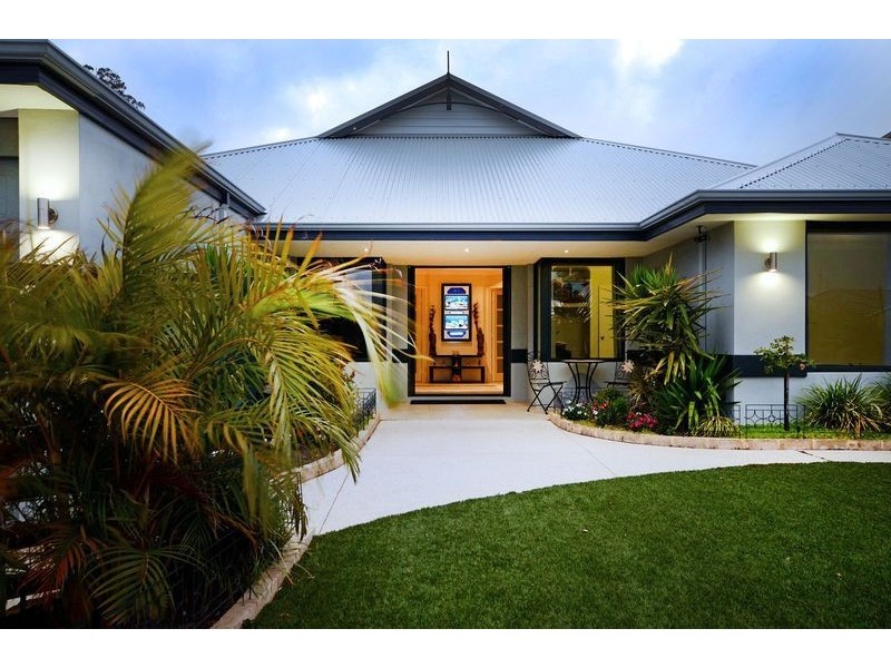 6 Kembla Circle, Madeley WA 6065