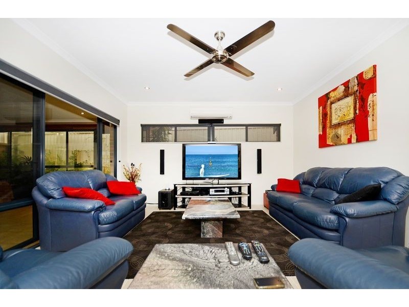 6 Kembla Circle, Madeley WA 6065