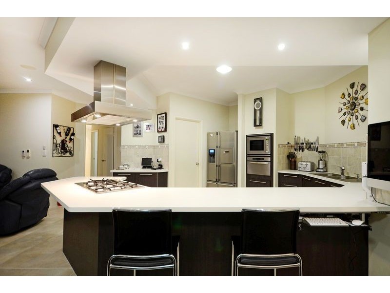 6 Kembla Circle, Madeley WA 6065