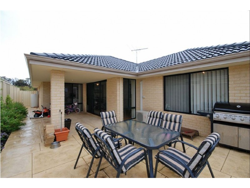 16 Nambi Parkway, Banksia Grove WA 6031