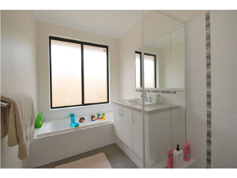 16 Nambi Parkway, Banksia Grove WA 6031