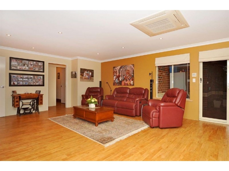 8 Sabina Park Drive, Madeley WA 6065