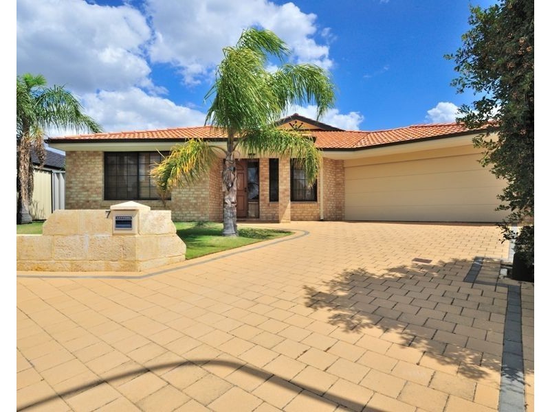 7 Cuchullin Court, Kinross WA 6028