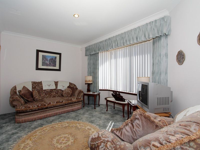 12 Canterbury Circle, Currambine WA 6028