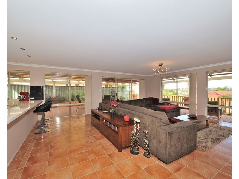 14 Glendevon Turn, Kinross WA 6028