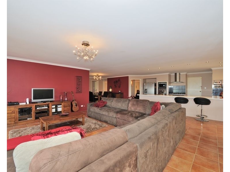 14 Glendevon Turn, Kinross WA 6028