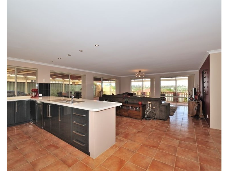 14 Glendevon Turn, Kinross WA 6028