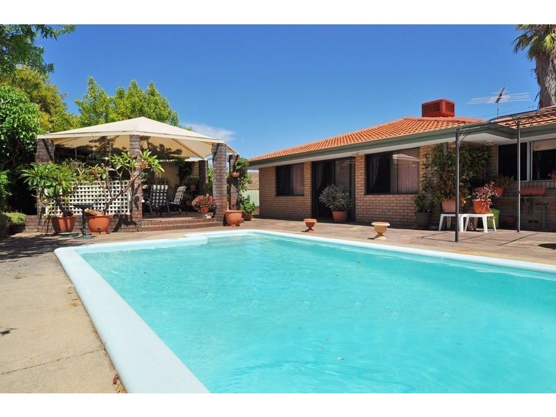 4 Nyara Crescent, Craigie WA 6025