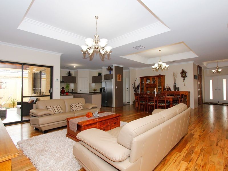 14 Bardeen Pass, Carramar WA 6031