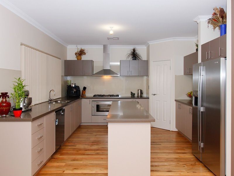 14 Bardeen Pass, Carramar WA 6031