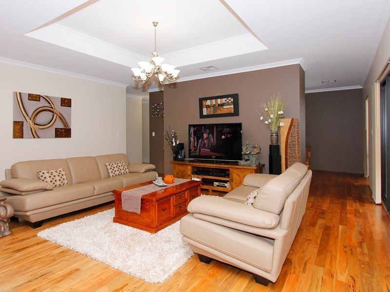 14 Bardeen Pass, Carramar WA 6031