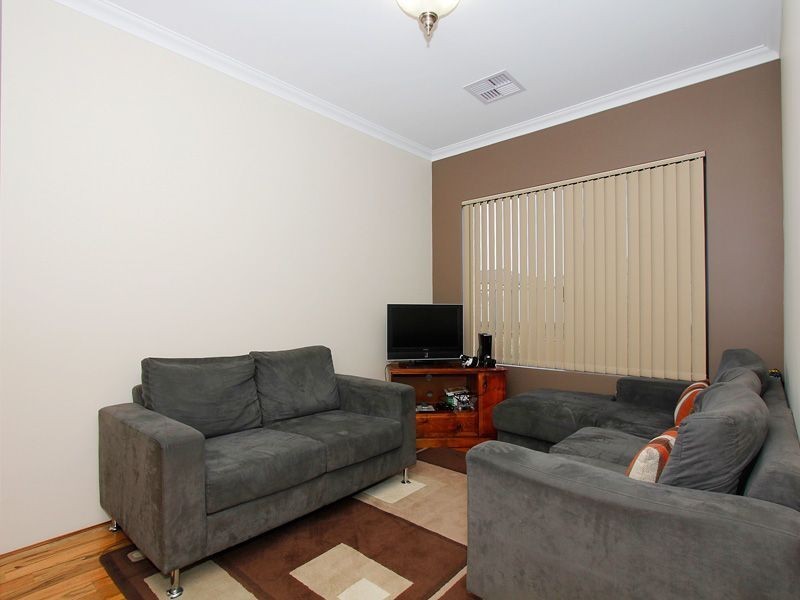 14 Bardeen Pass, Carramar WA 6031