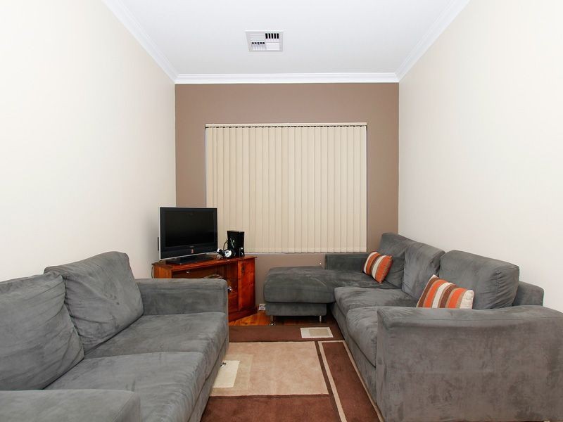 14 Bardeen Pass, Carramar WA 6031