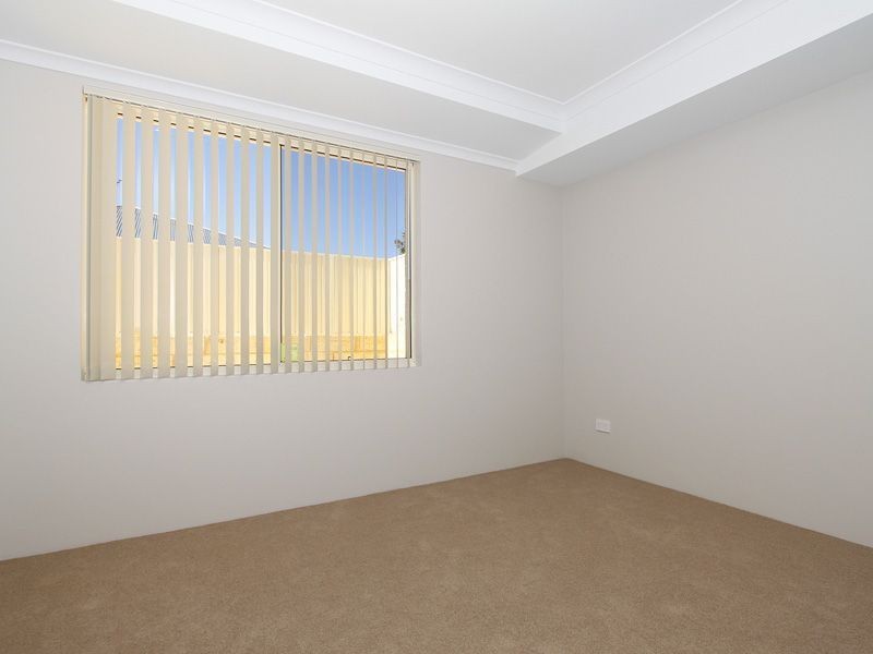 11 Zeppelin Way, Tapping WA 6065