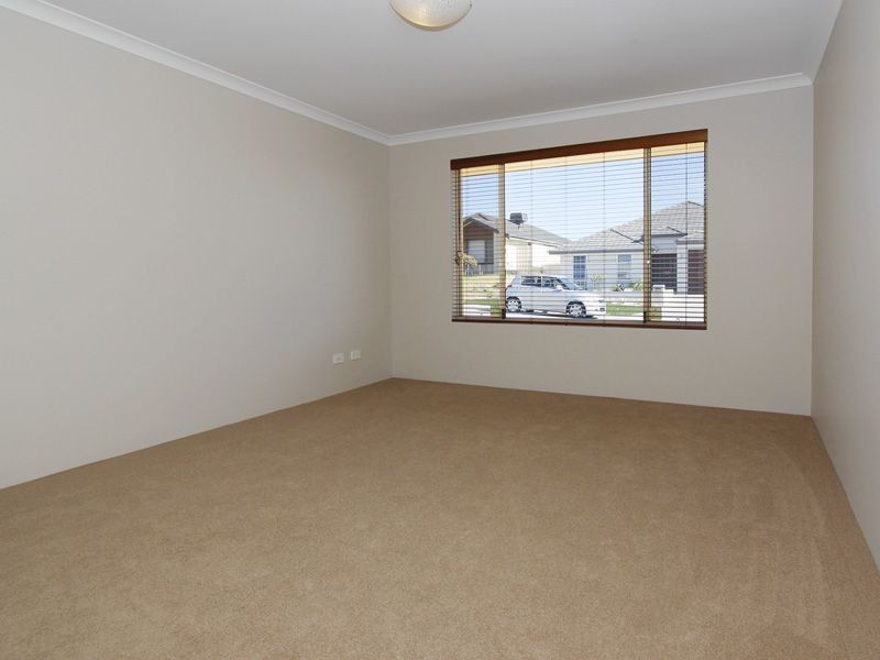 11 Zeppelin Way, Tapping WA 6065