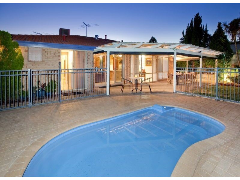 16 Camarino Drive, Woodvale WA 6026