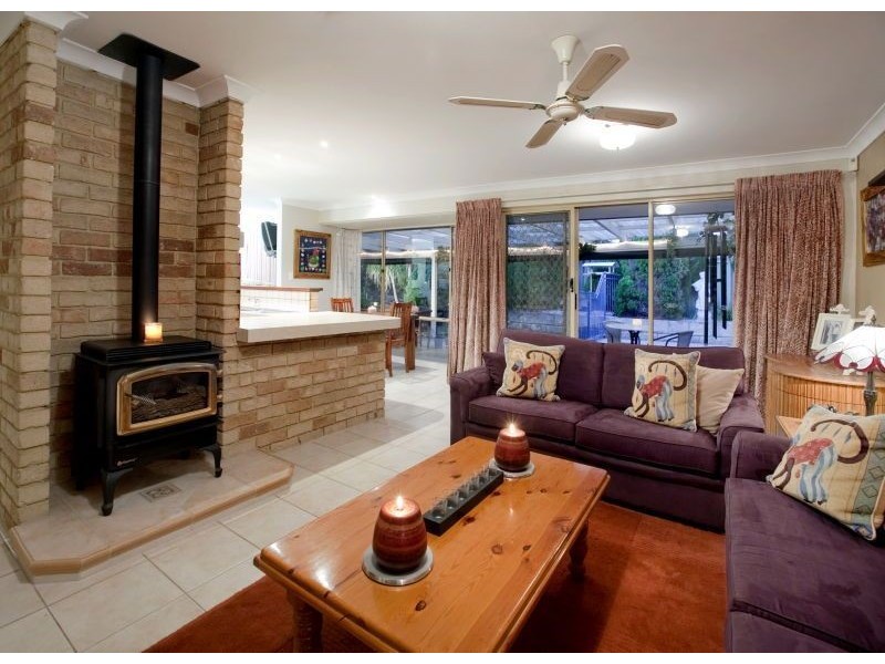 16 Camarino Drive, Woodvale WA 6026