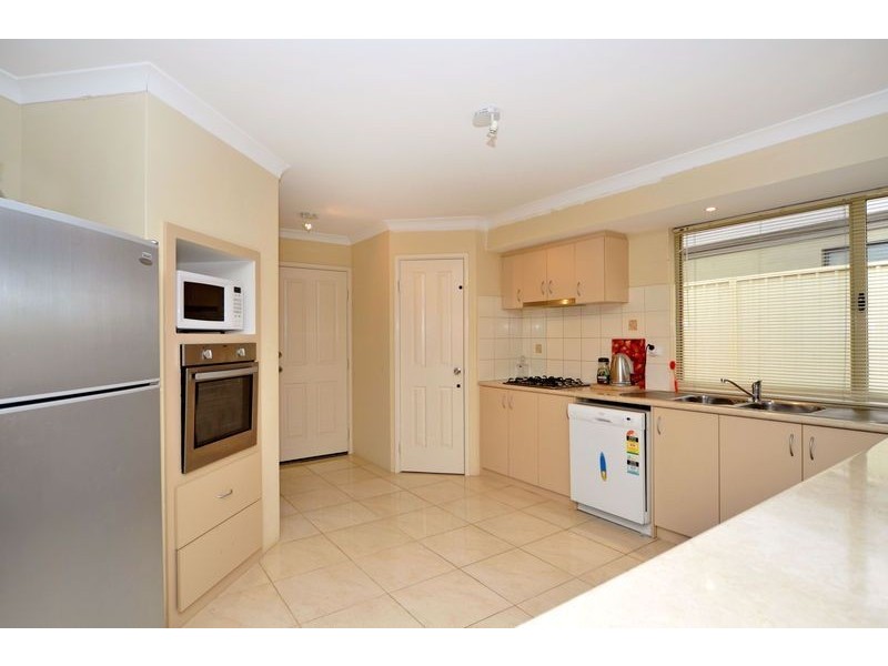 32 Litchfield Crescent, Carramar WA 6031