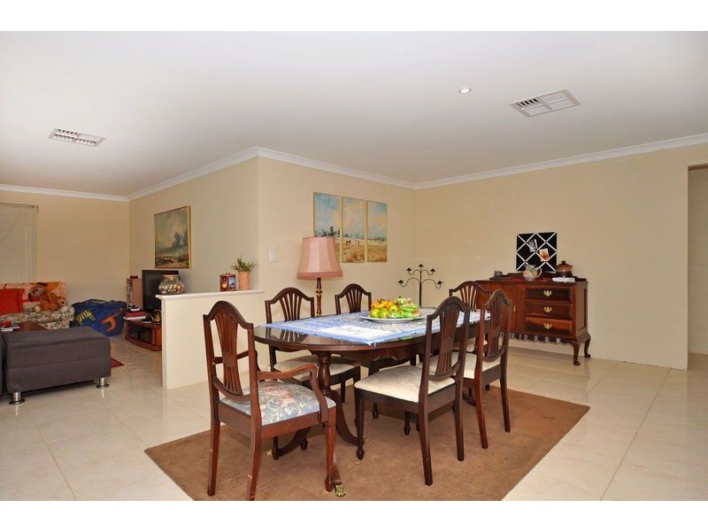 32 Litchfield Crescent, Carramar WA 6031