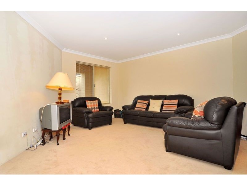 32 Litchfield Crescent, Carramar WA 6031
