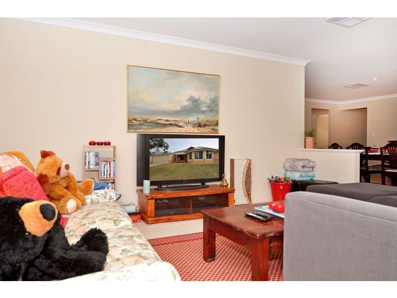 32 Litchfield Crescent, Carramar WA 6031