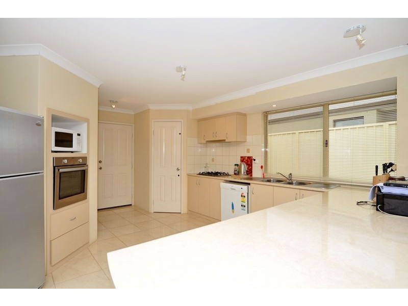 32 Litchfield Crescent, Carramar WA 6031